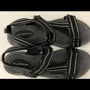 women’s size 7.5 Airwalk sandals